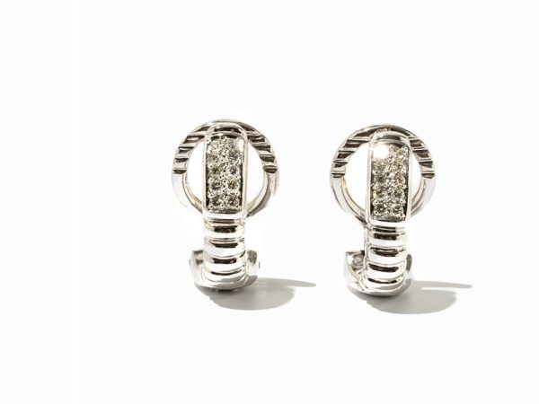 Halbrunde Ohrringe mit Diamanten